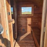 Haagissauna sisemus – mobiilne saun rent Saue vallas